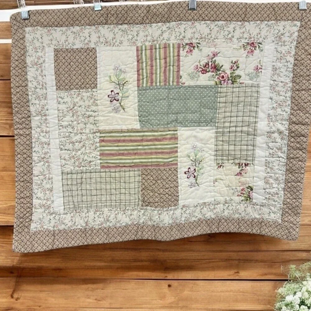 2 Vintage Country Farmhouse‎ Cottage Patchwork Floral & Plaid Pillow Shams